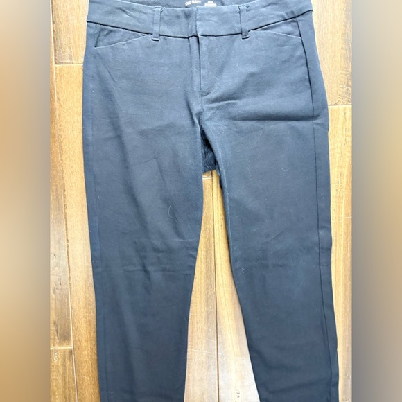 Old Navy size 2 Black Pixie Never Fade Straight Leg Slim Fit Pants Low Rise - Picture 3 of 11